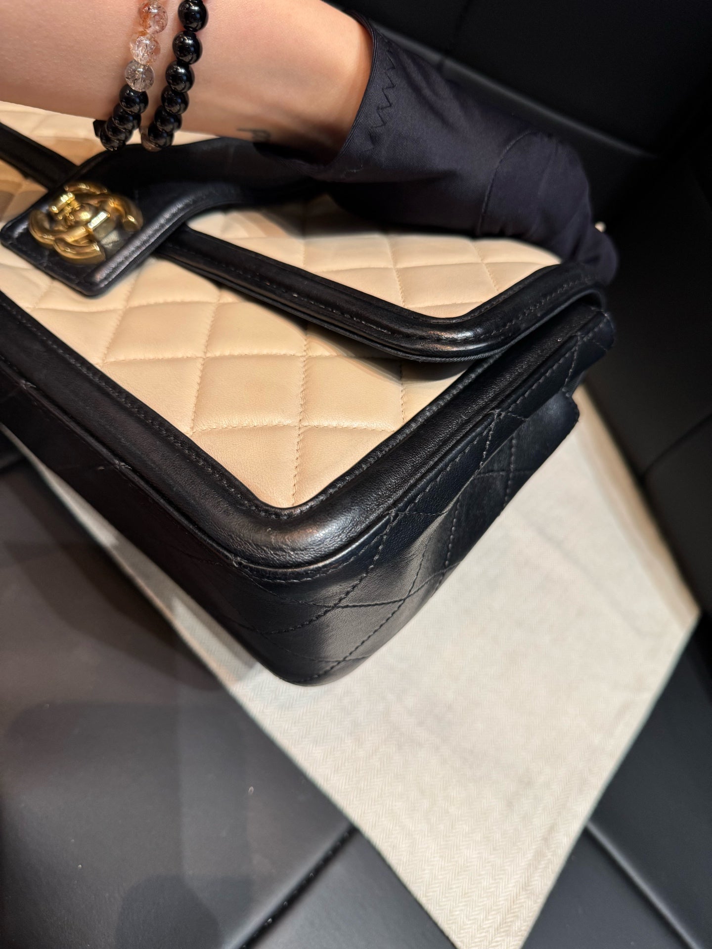 Chanel - CF - Leather - Beige - (medium)