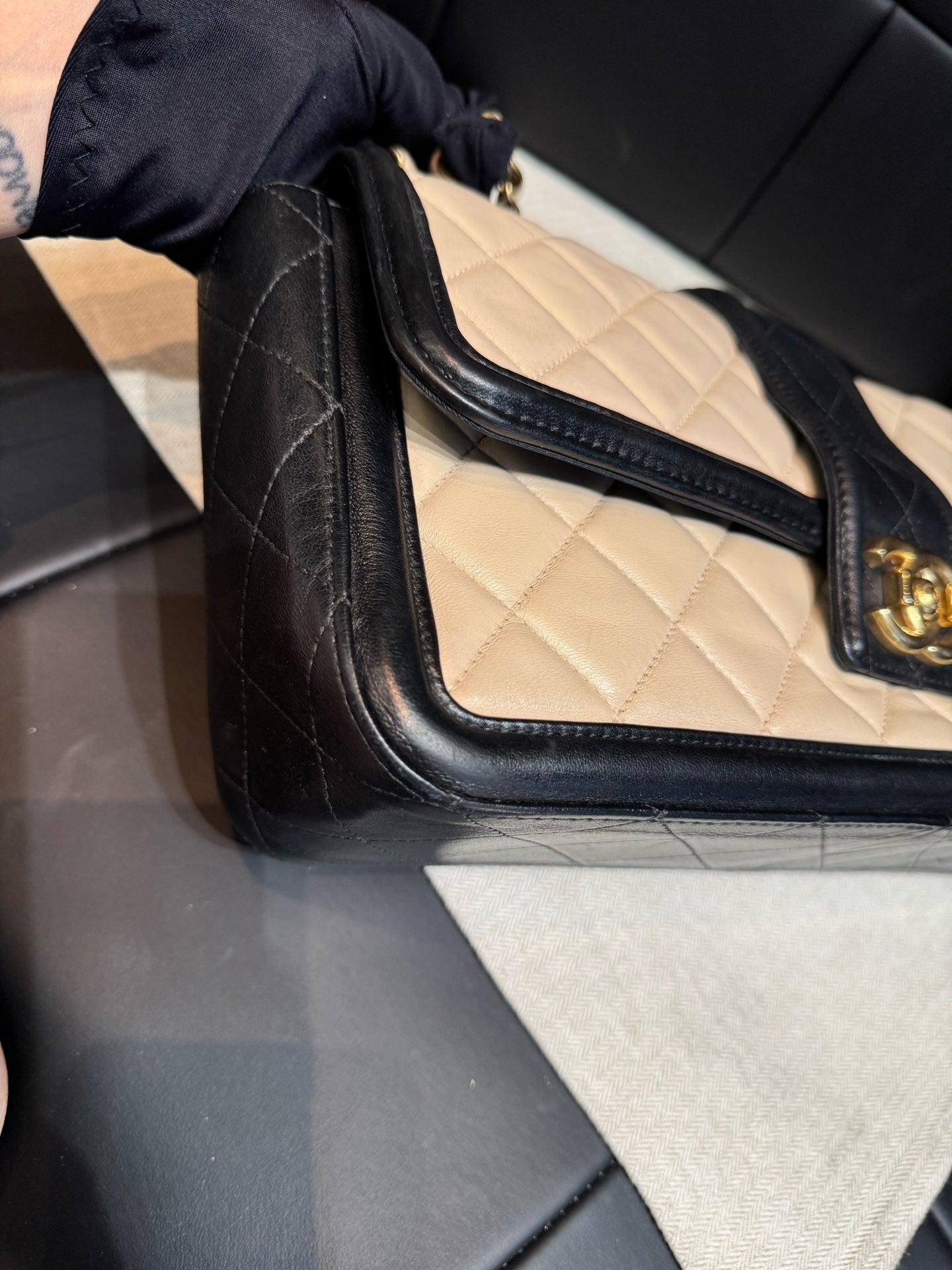 Chanel - CF - Leather - Beige - (medium)