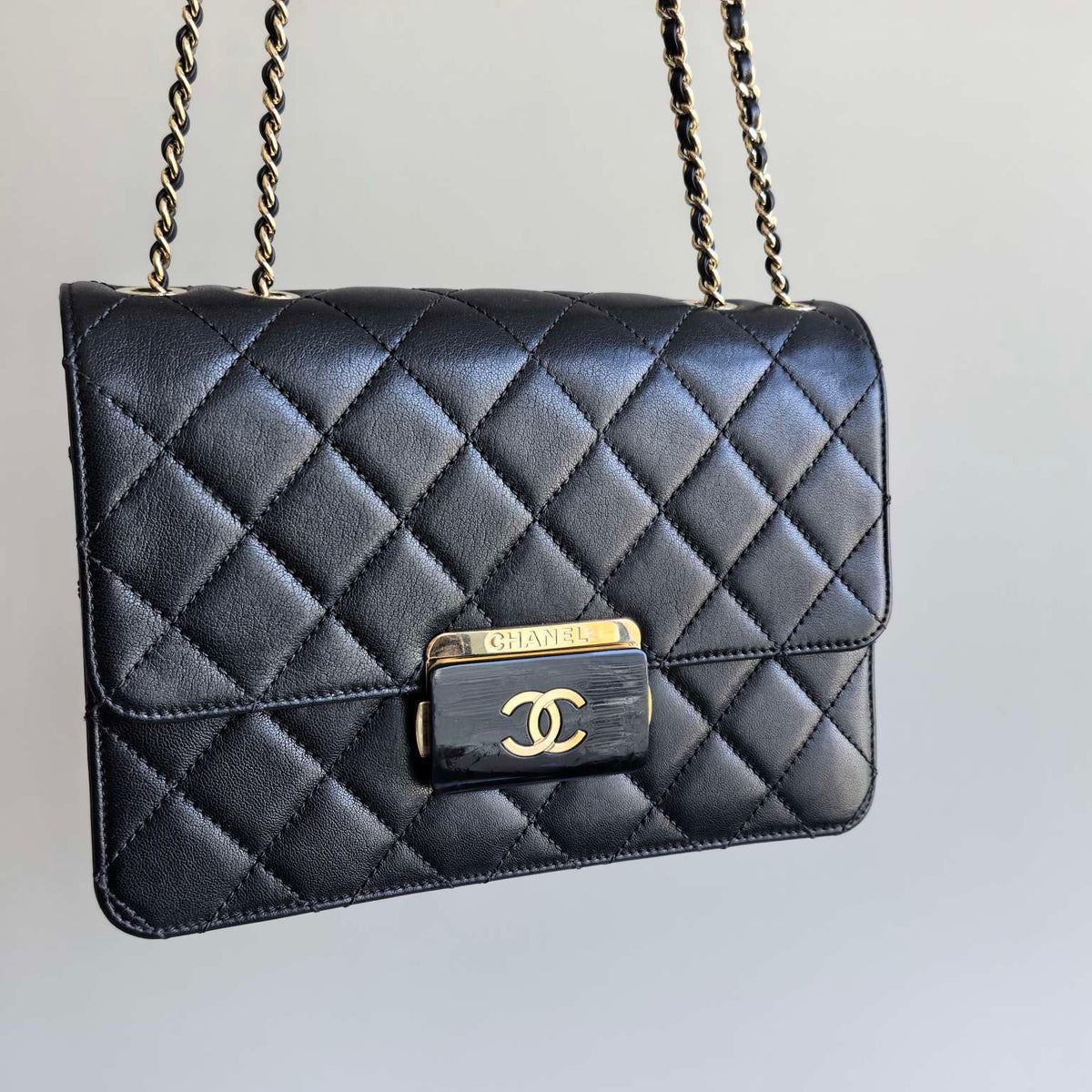 Chanel - CF - Leather - Black - (medium)