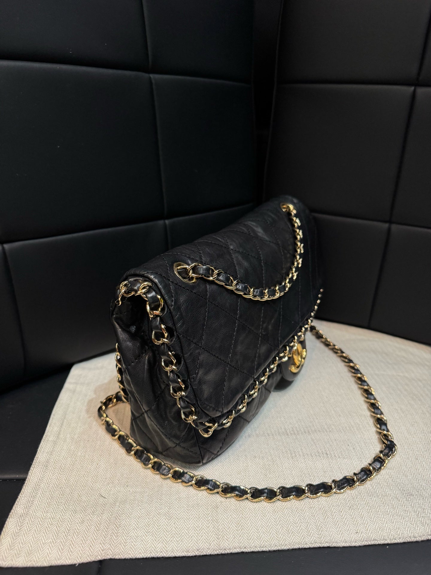 Chanel - CF - Leather - Black - (medium)