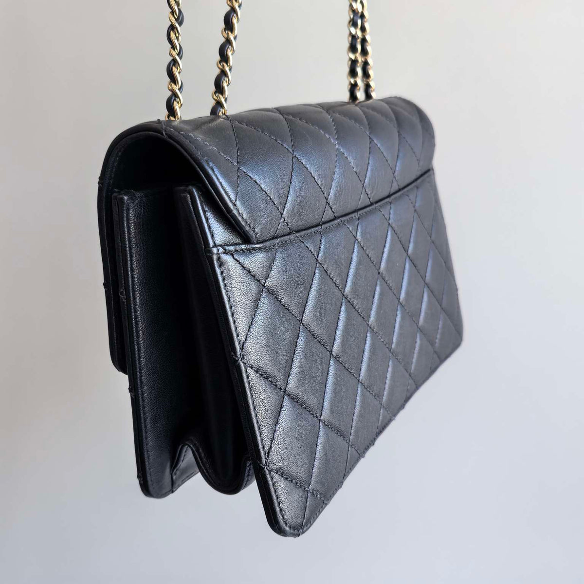 Chanel - CF - Leather - Black - (medium)