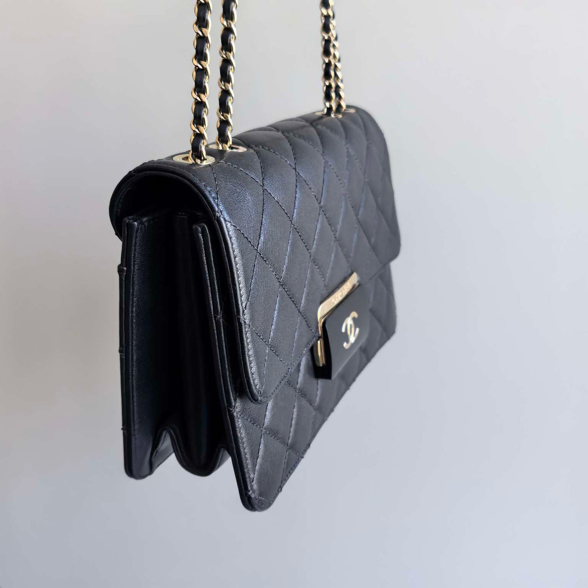 Chanel - CF - Leather - Black - (medium)