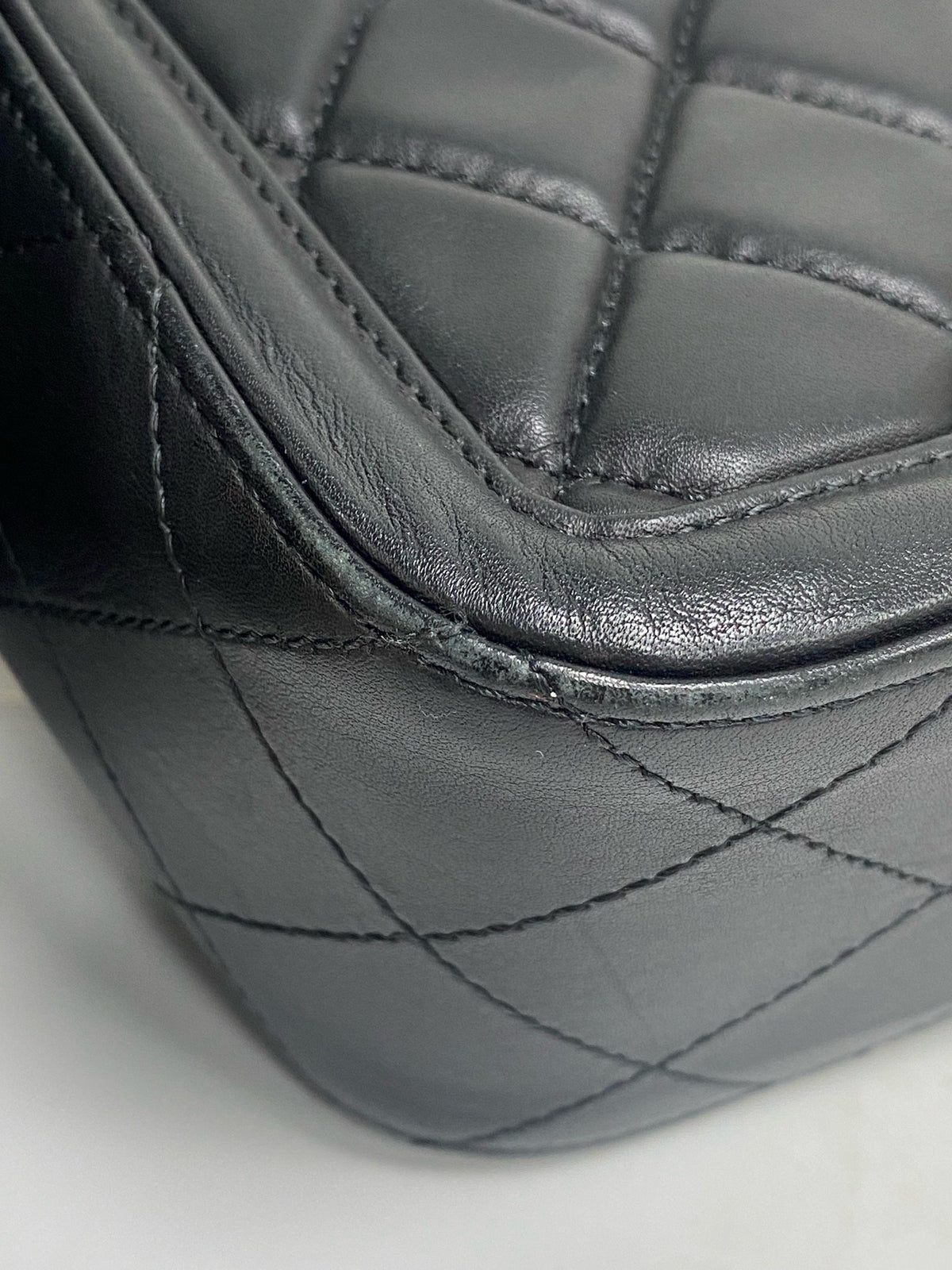 Chanel - CF - Leather - Black - (medium)