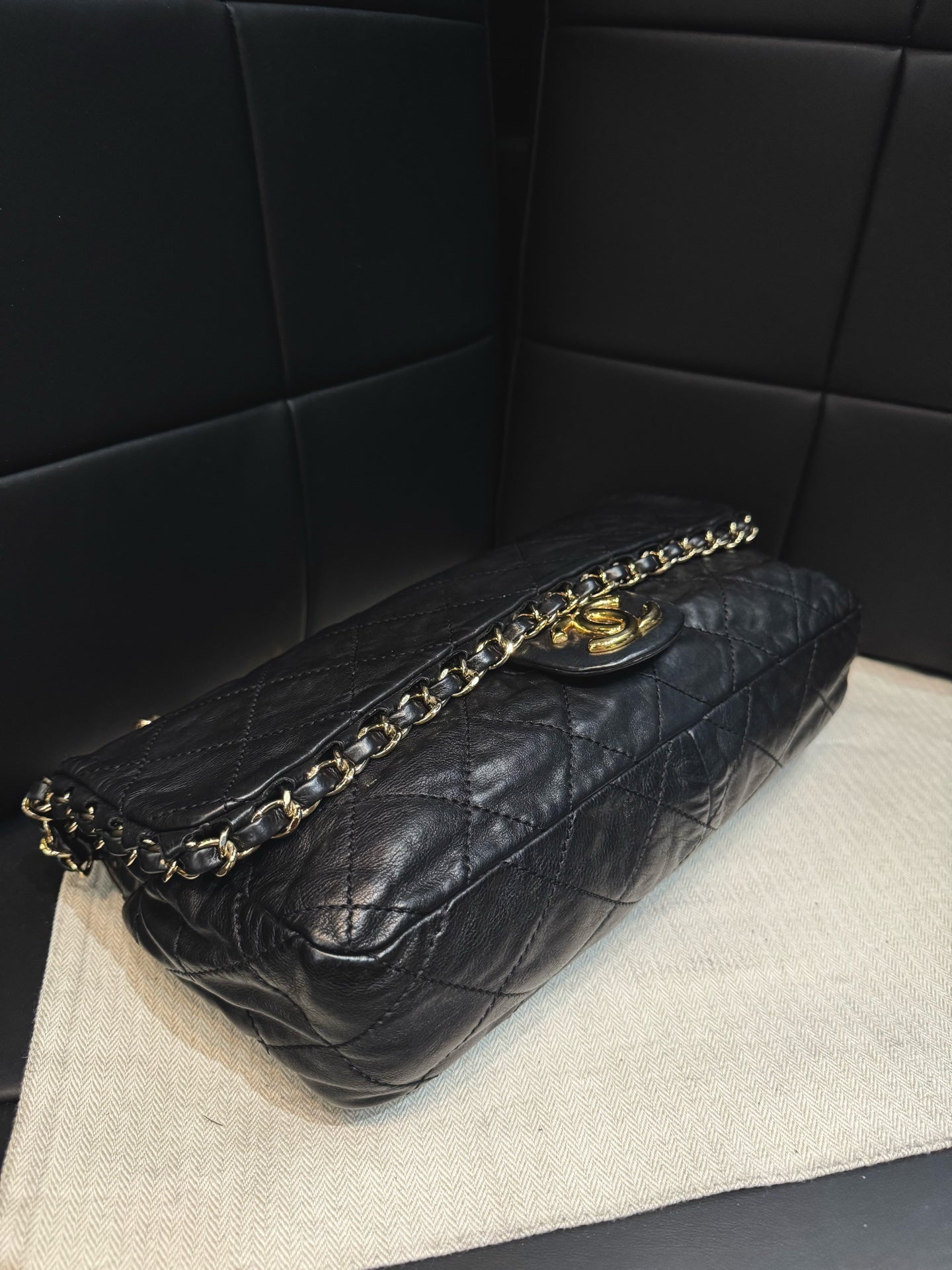 Chanel - CF - Leather - Black - (medium)