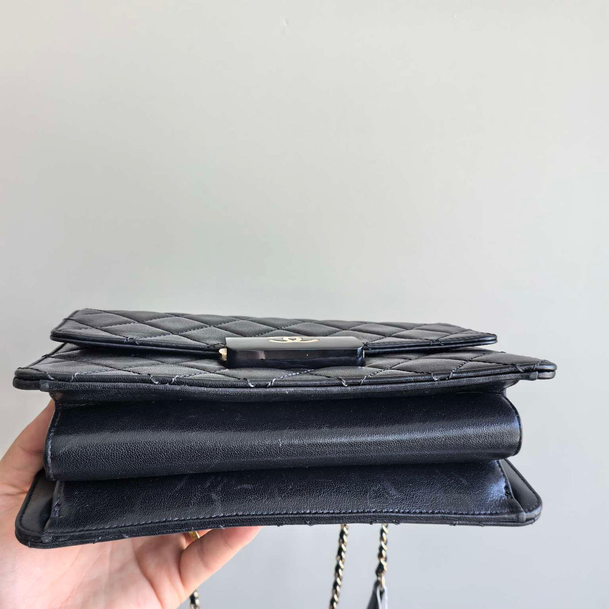 Chanel - CF - Leather - Black - (medium)