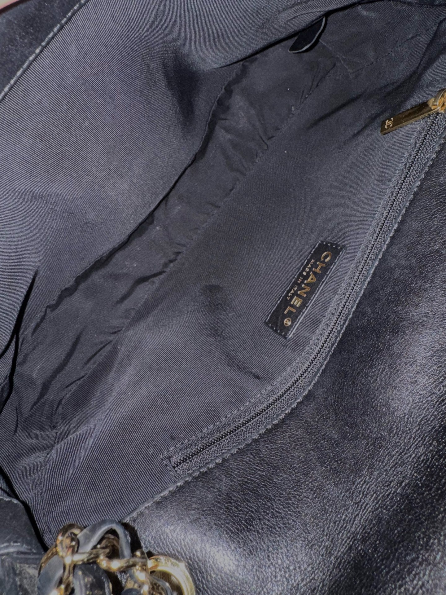 Chanel - CF - Leather - Black - (medium)