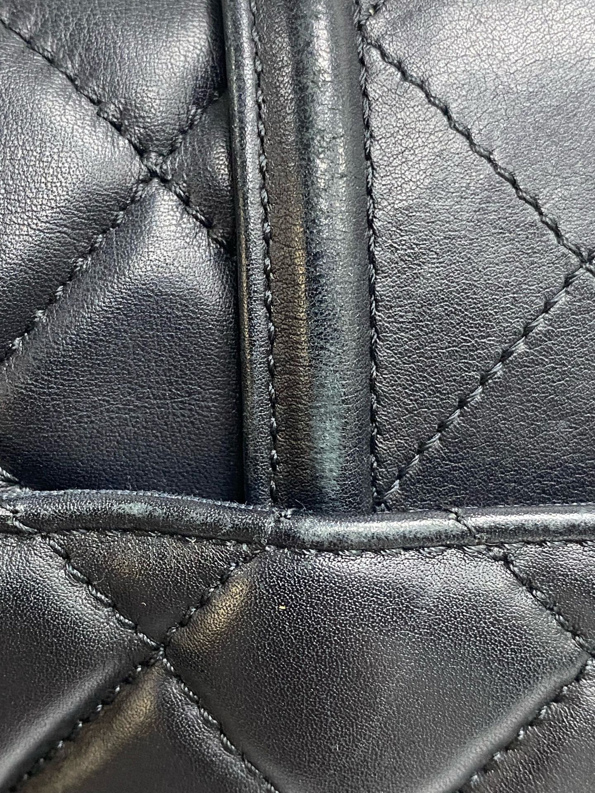 Chanel - CF - Leather - Black - (medium)