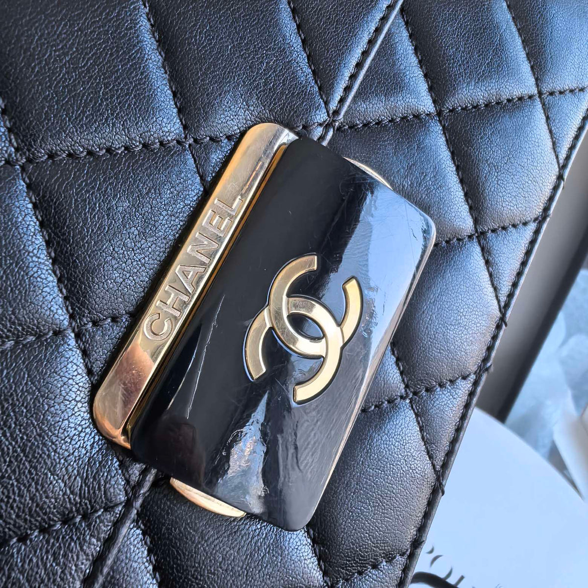 Chanel - CF - Leather - Black - (medium)