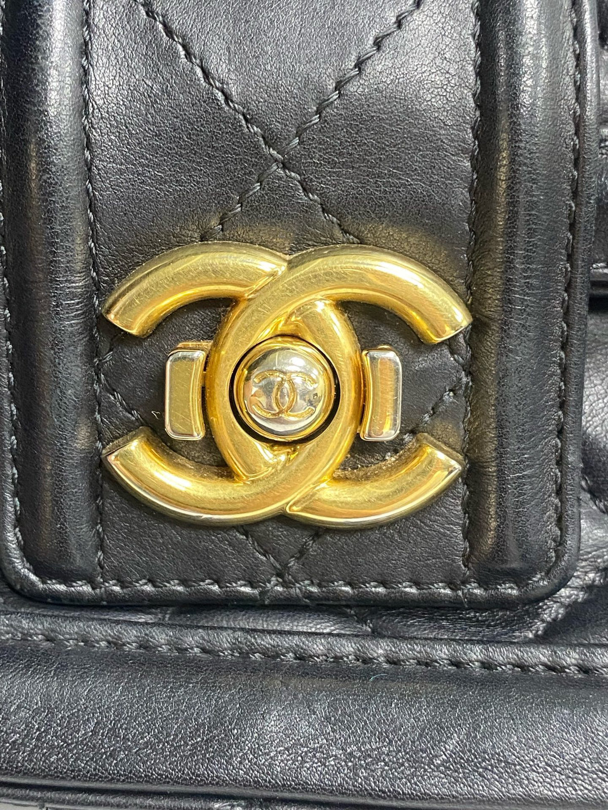 Chanel - CF - Leather - Black - (medium)