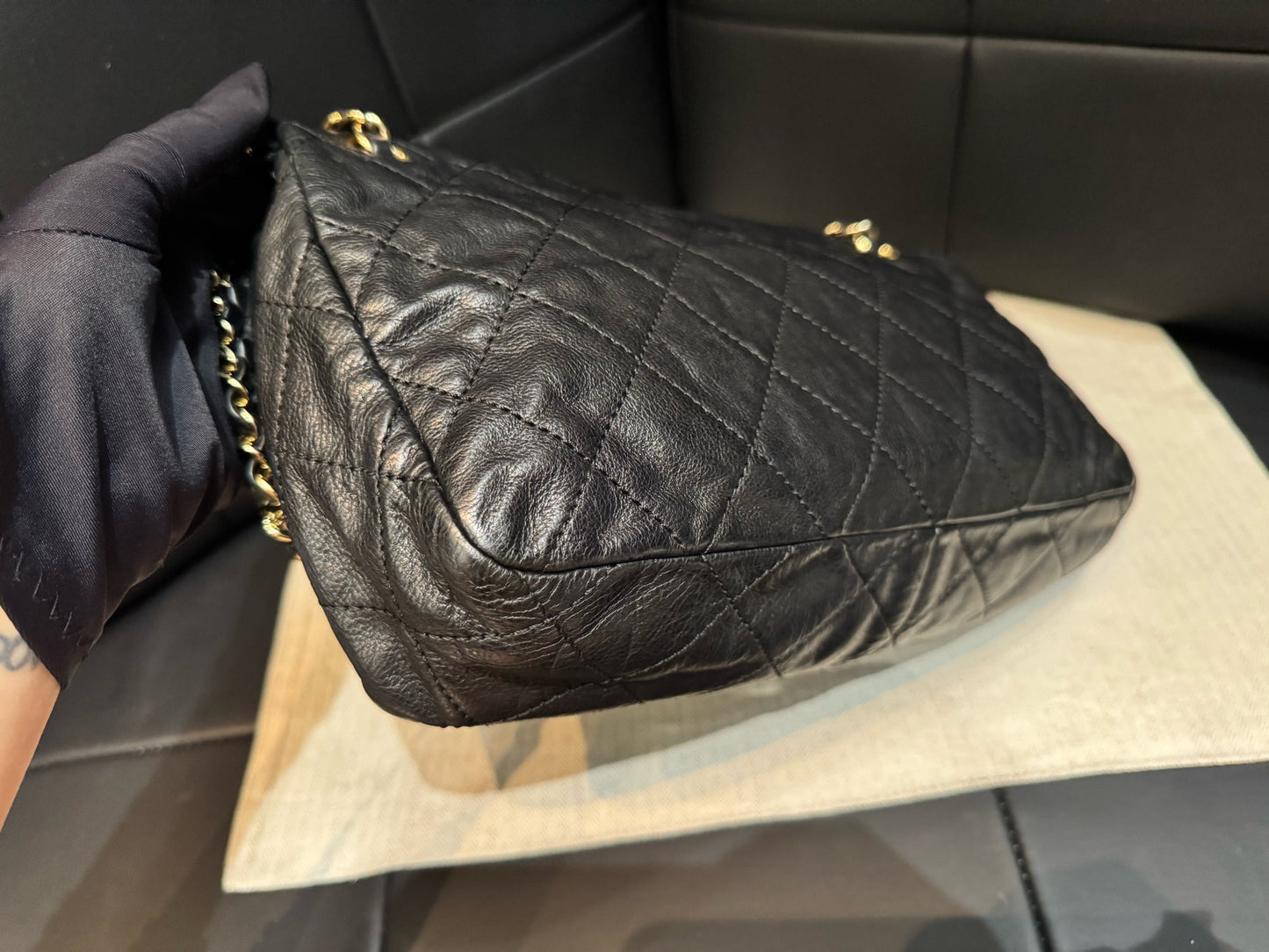 Chanel - CF - Leather - Black - (medium)