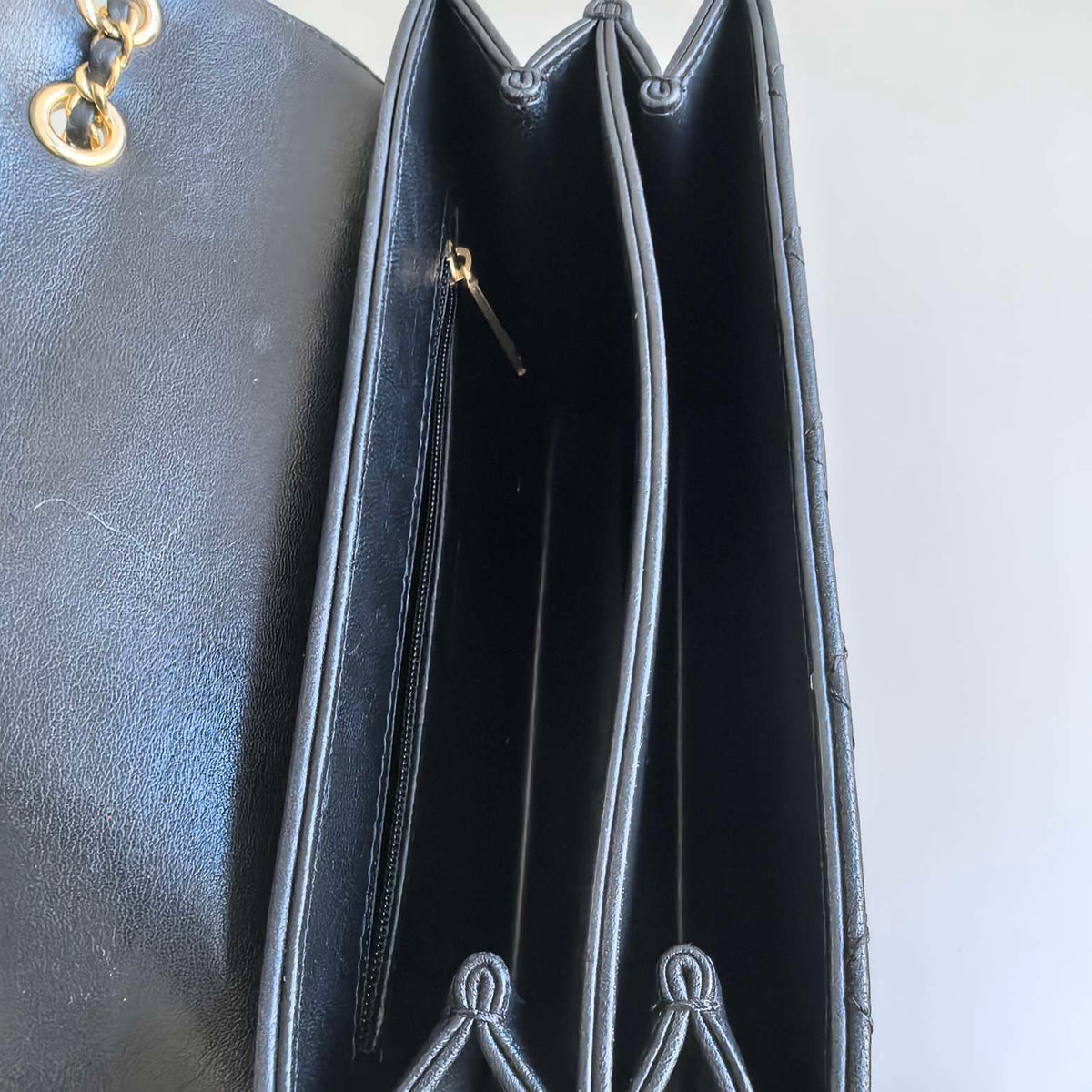 Chanel - CF - Leather - Black - (medium)