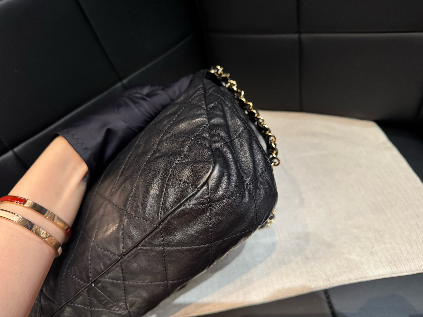 Chanel - CF - Leather - Black - (medium)
