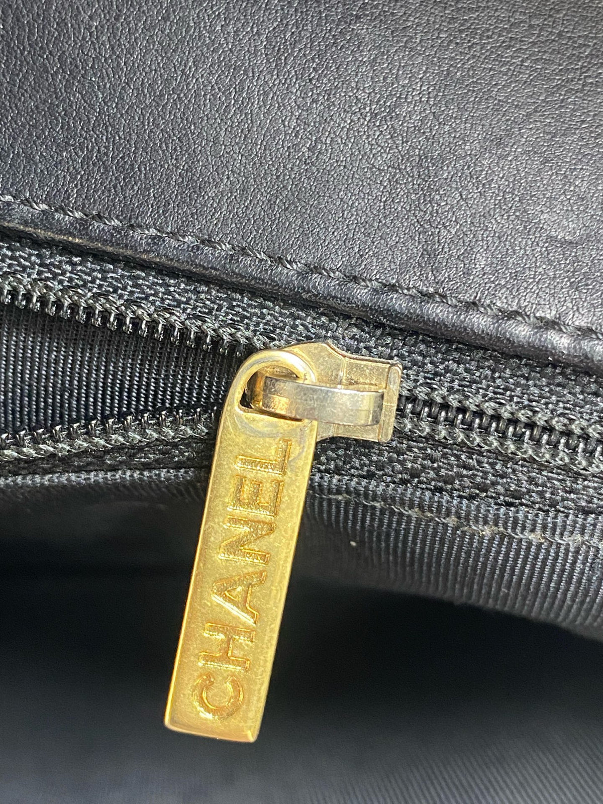 Chanel - CF - Leather - Black - (medium)
