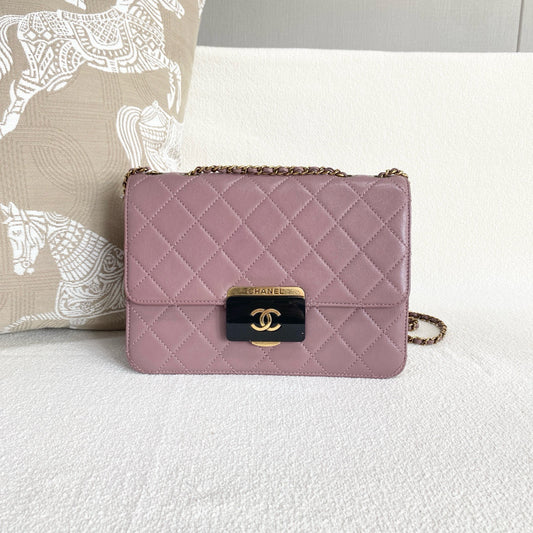 Chanel - Chain Flap Bag with Enamel Clasp - Leather - Purple - (mini)
