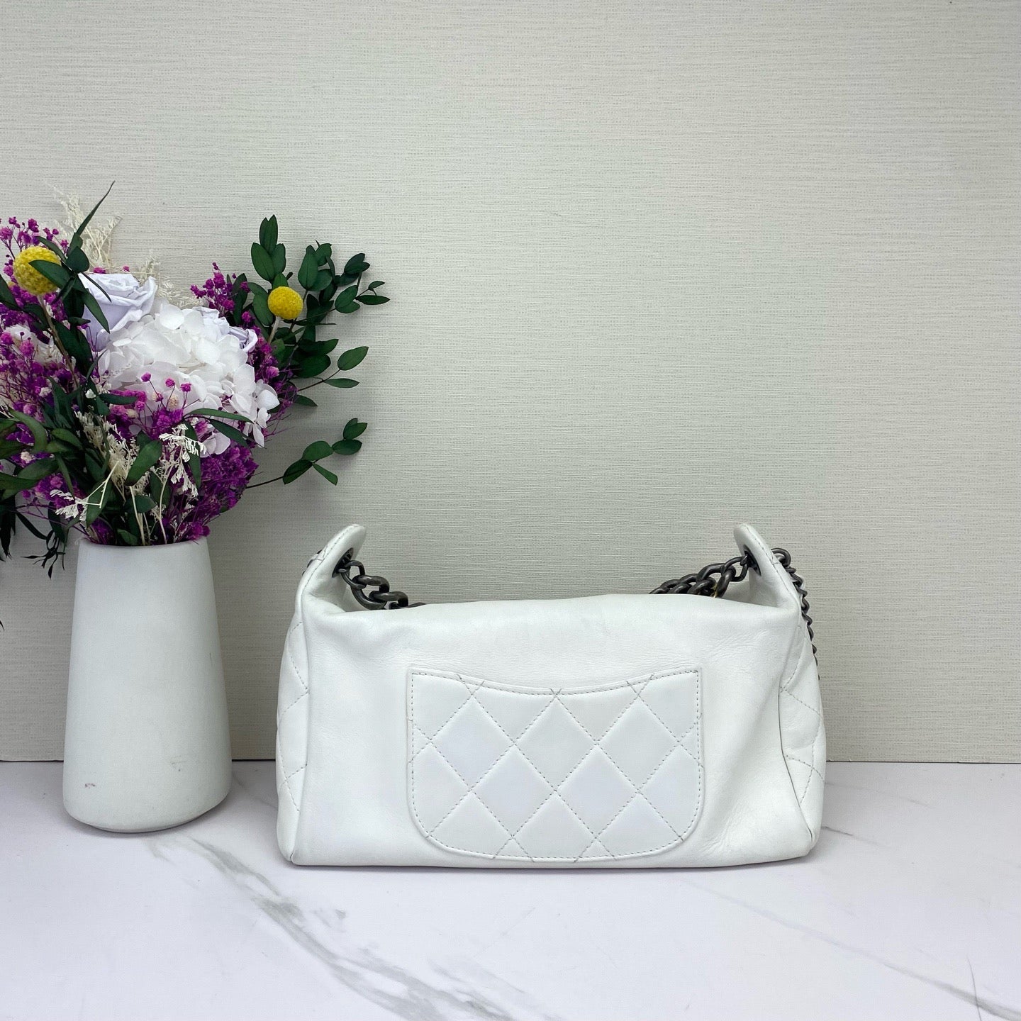 Chanel - Chain Signature - Cowhide leather - White - (Medium)