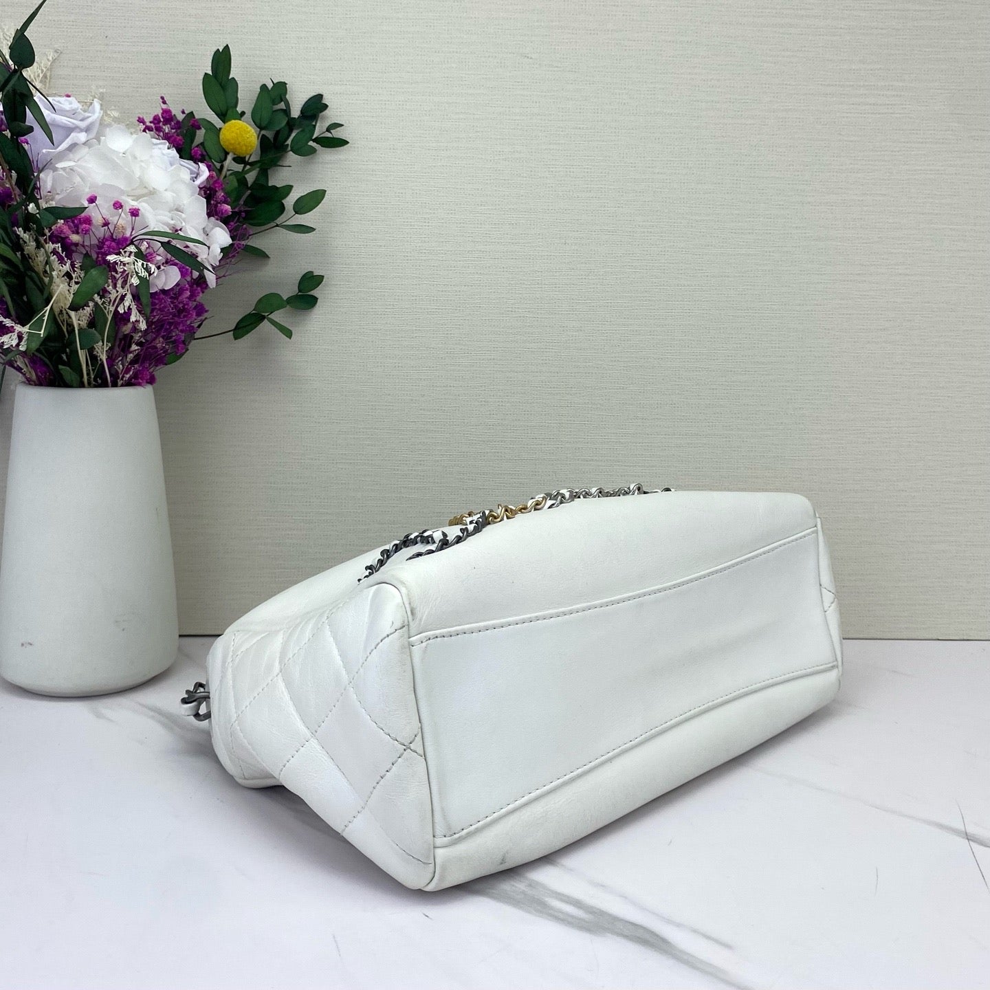 Chanel - Chain Signature - Cowhide leather - White - (Medium)