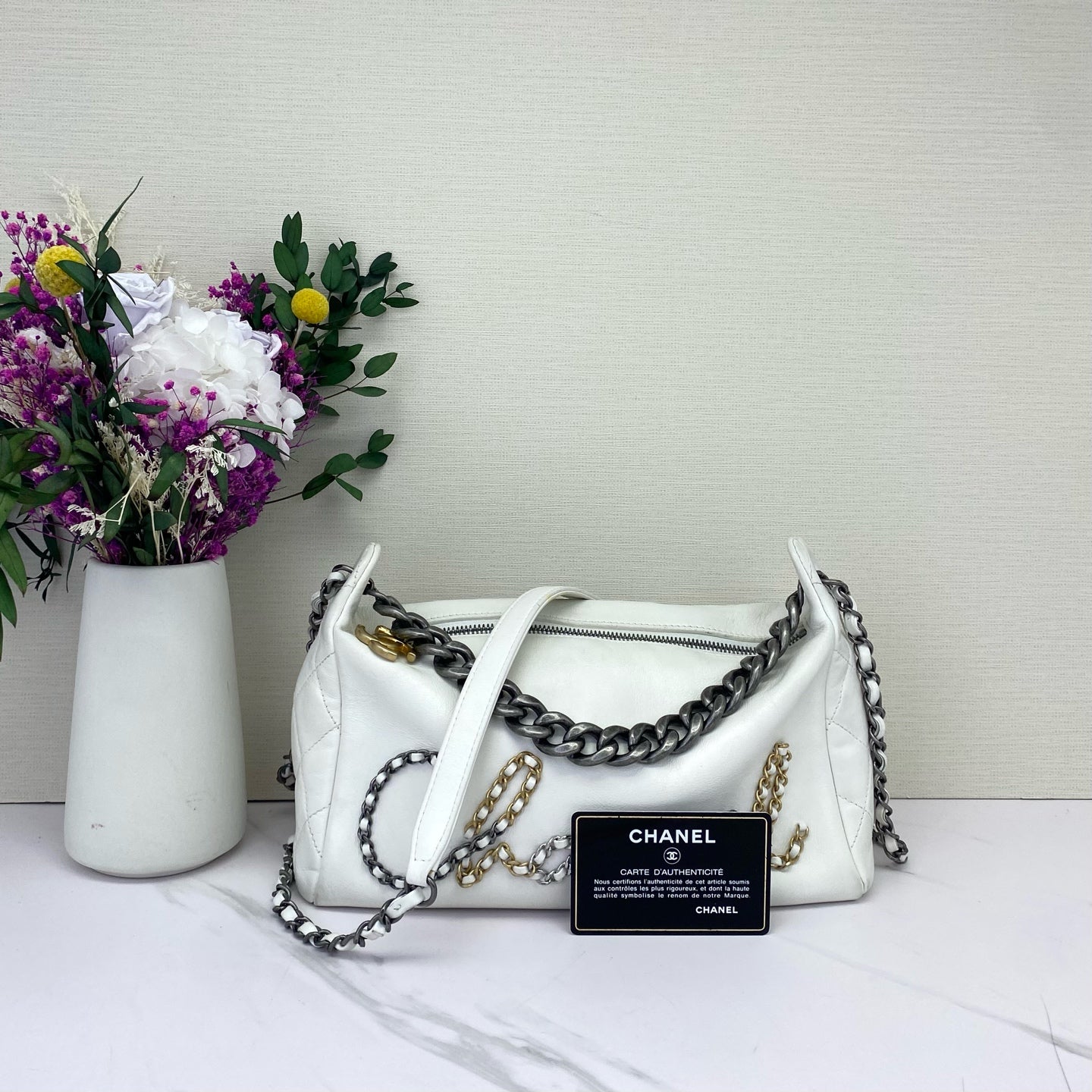 Chanel - Chain Signature - Leather - White - (medium)