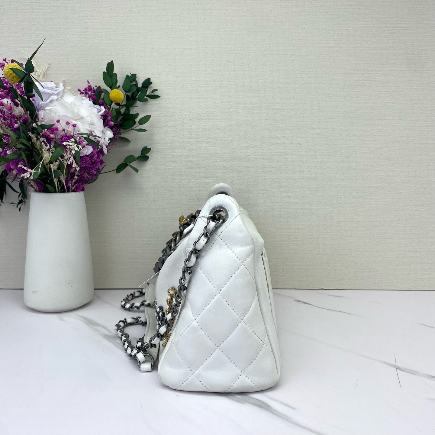 Chanel - Chain Signature - Leather - White - (medium)