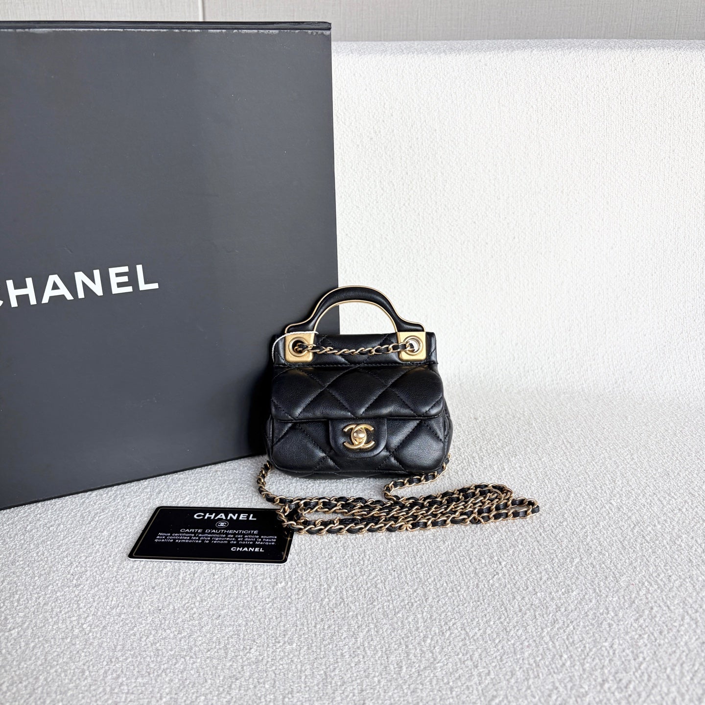 Chanel - Chanel 19 - Leather - Black - (mini)