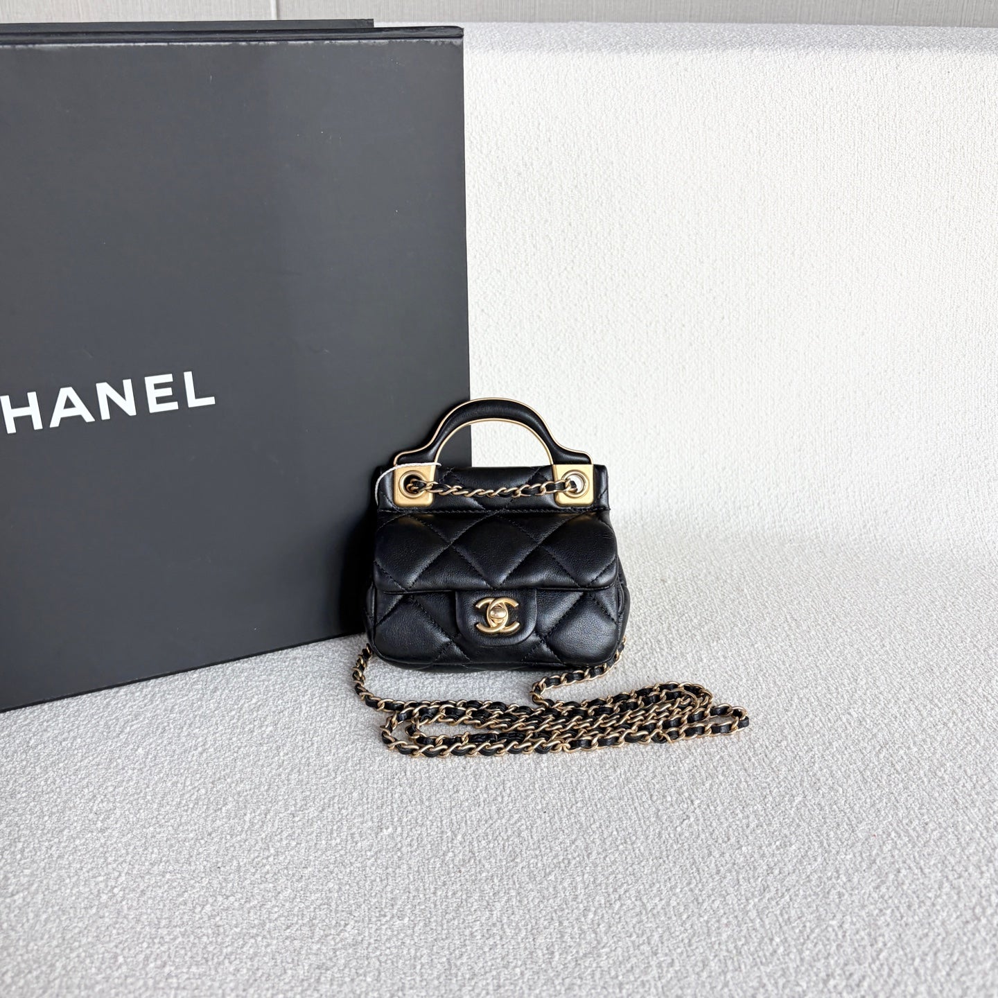 Chanel - Chanel 19 - Leather - Black - (mini)