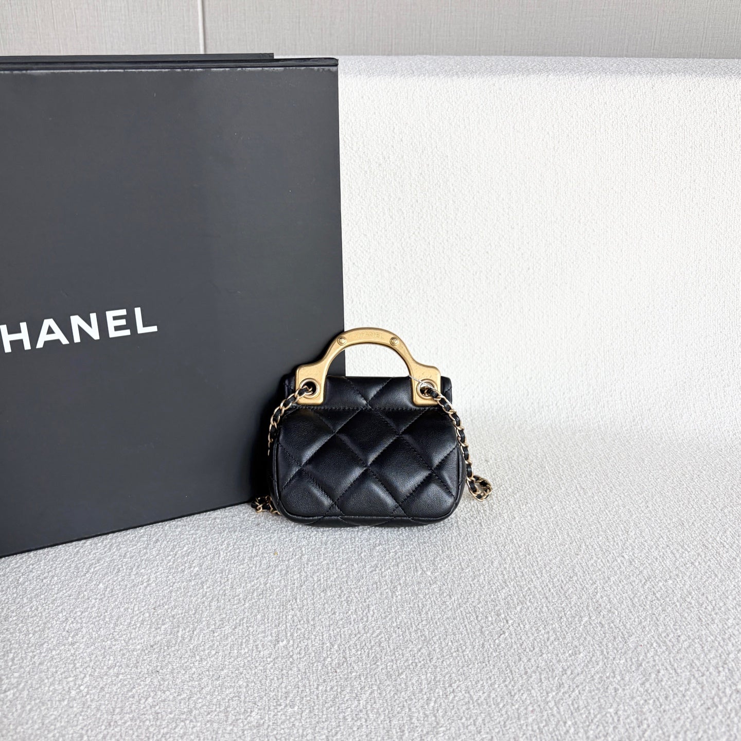 Chanel - Chanel 19 - Leather - Black - (mini)