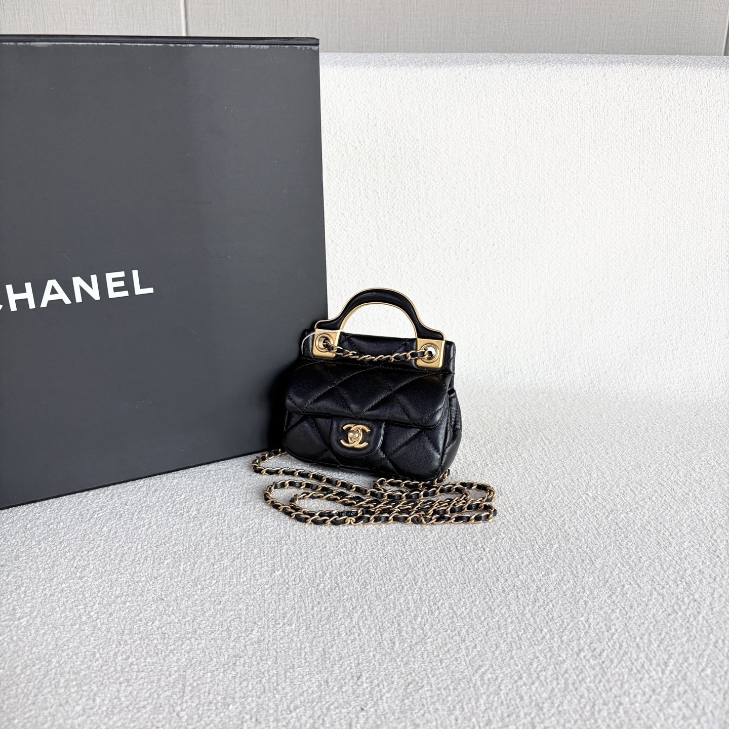 Chanel - Chanel 19 - Leather - Black - (mini)