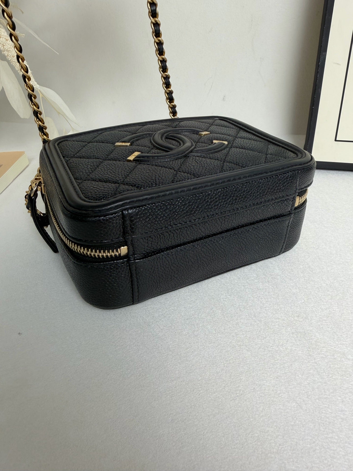 Chanel - Chanel 19 - Leather - Black - (mini)