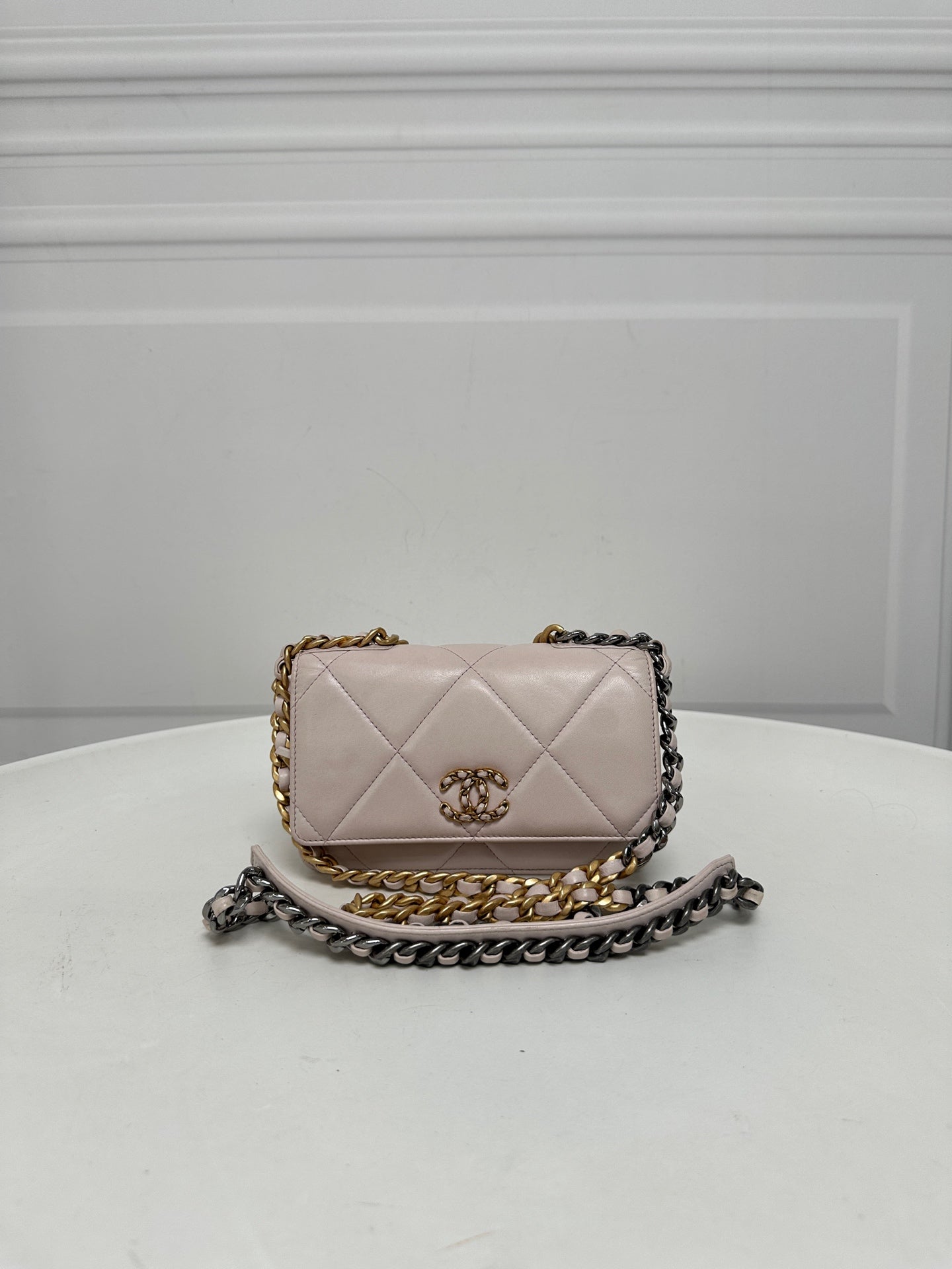 Chanel - Chanel 19 - Leather - Pink - (mini)