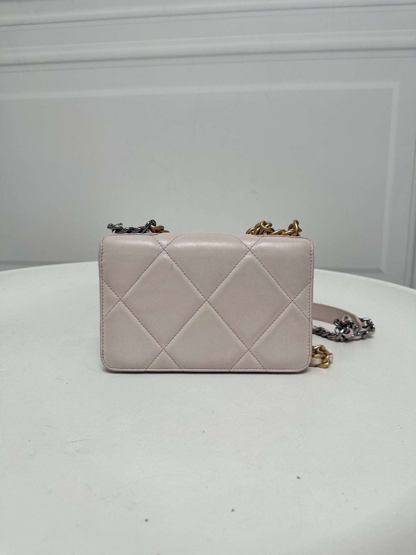 Chanel - Chanel 19 - Leather - Pink - (mini)