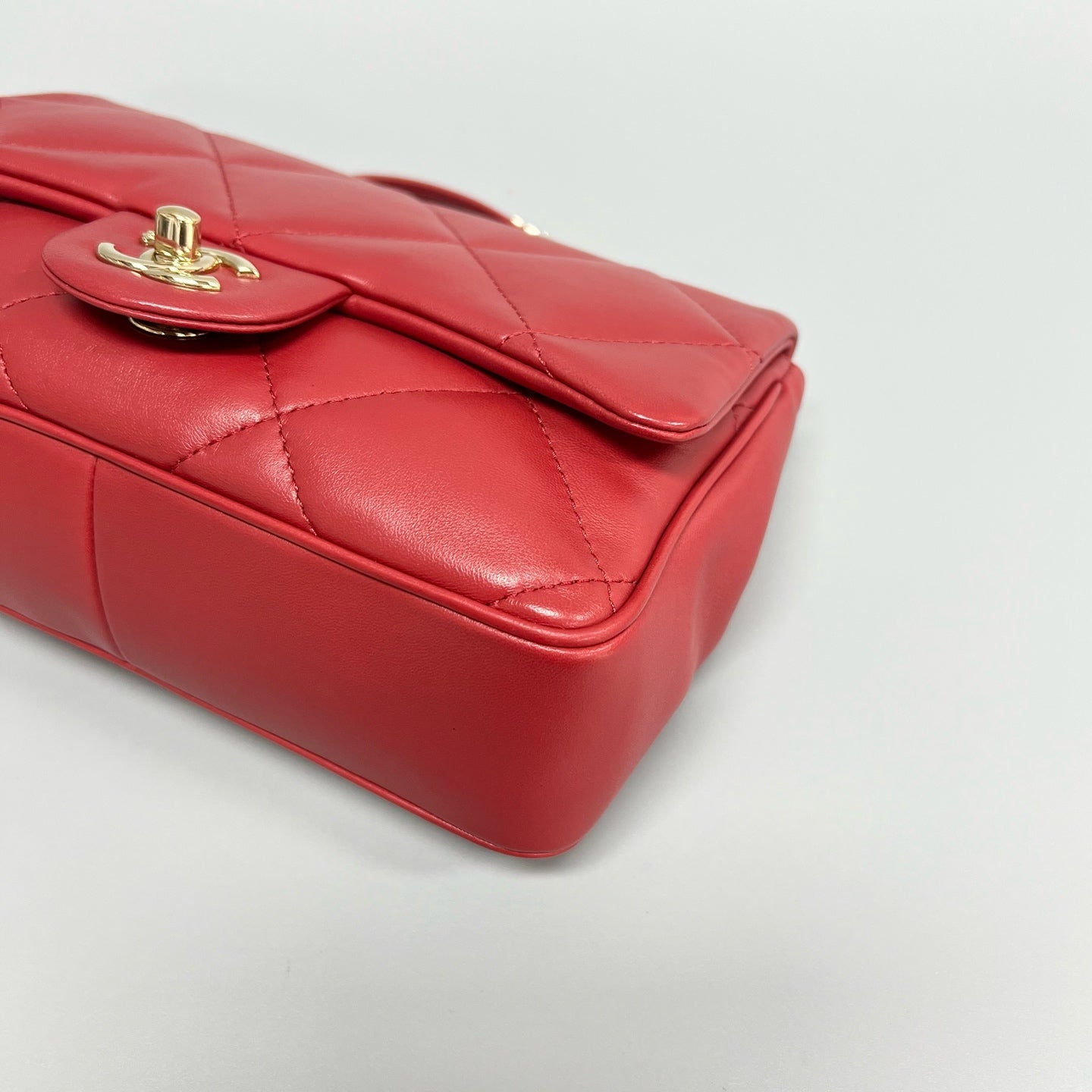 Chanel - Chanel 19 - Leather - Red - (mini)