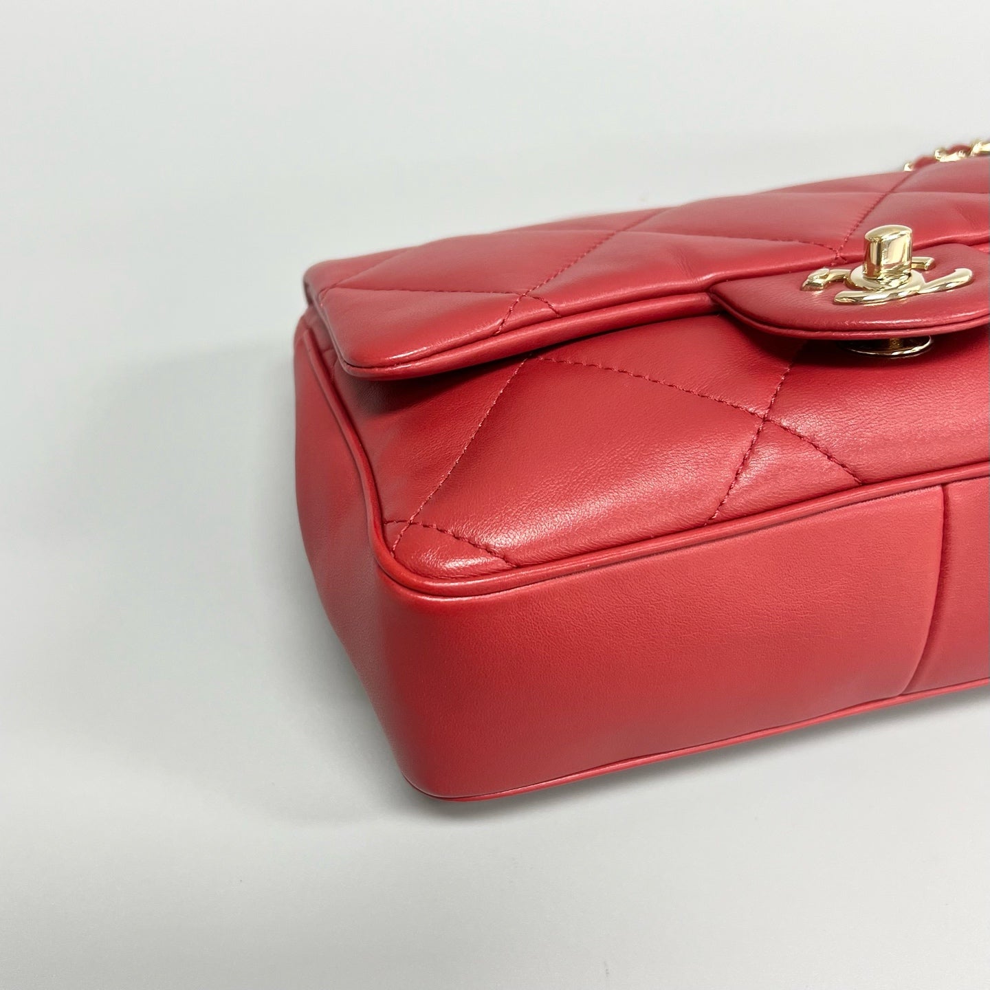 Chanel - Chanel 19 - Leather - Red - (mini)
