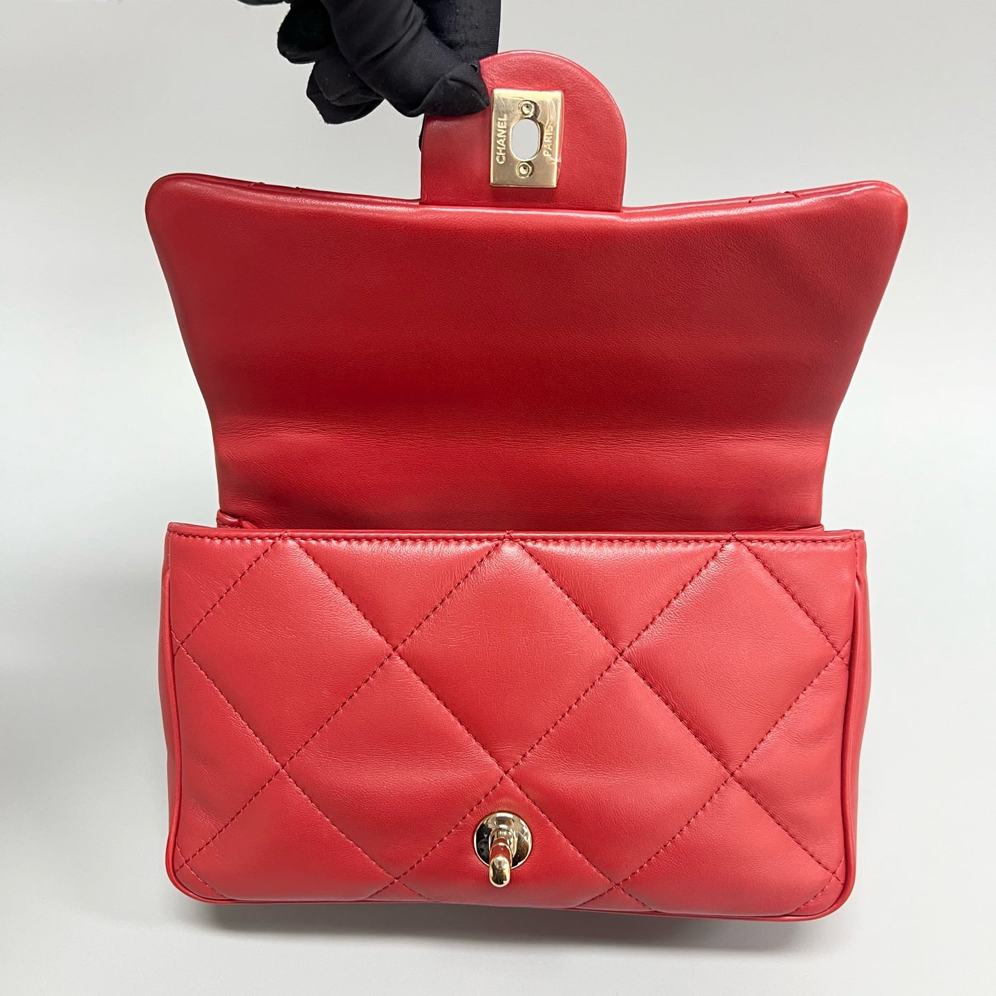 Chanel - Chanel 19 - Leather - Red - (mini)
