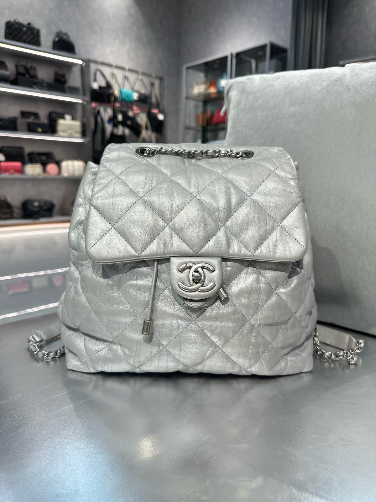 Chanel - Chanel 19 - Leather - Silver - (medium)