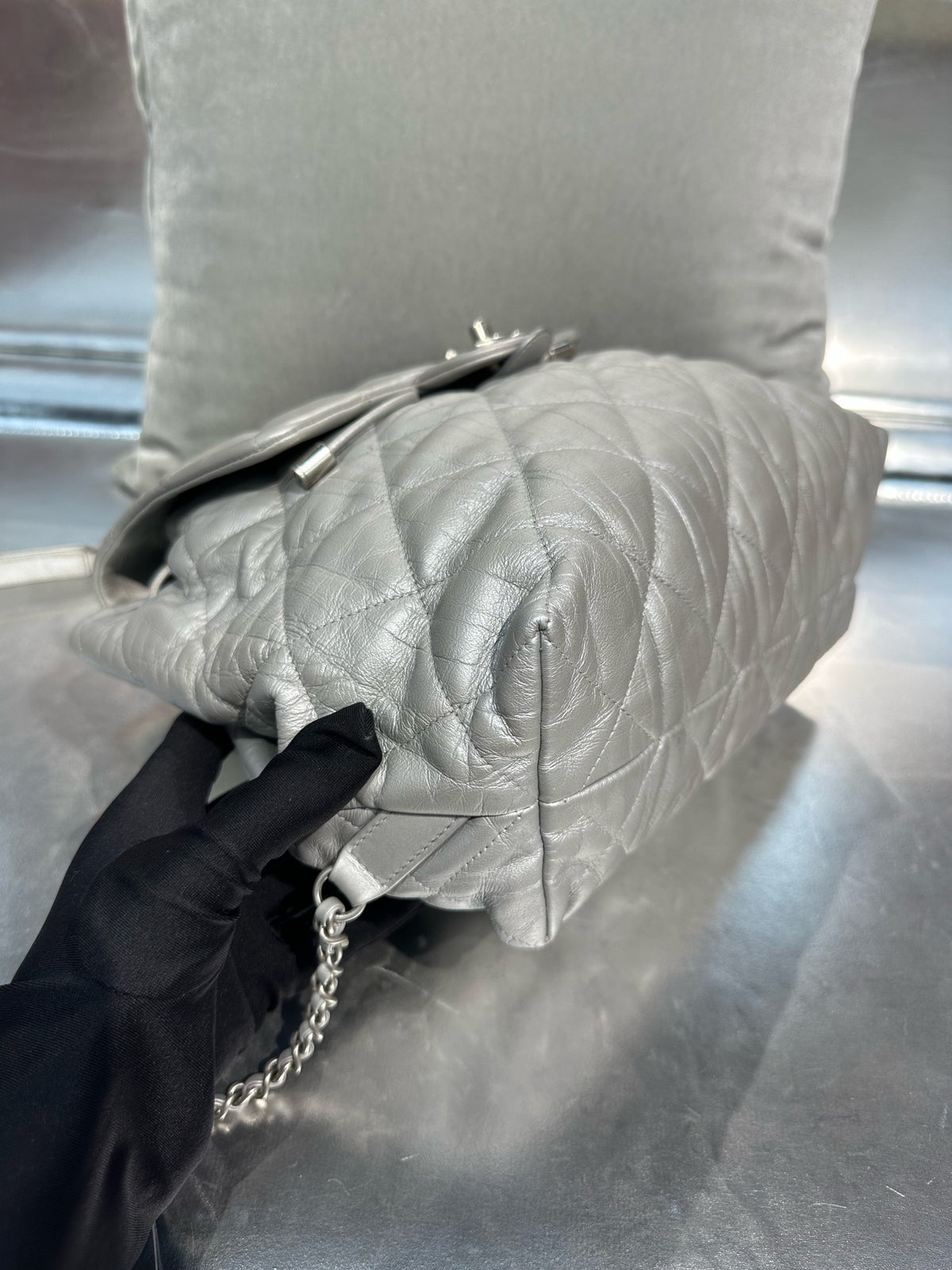 Chanel - Chanel 19 - Leather - Silver - (medium)