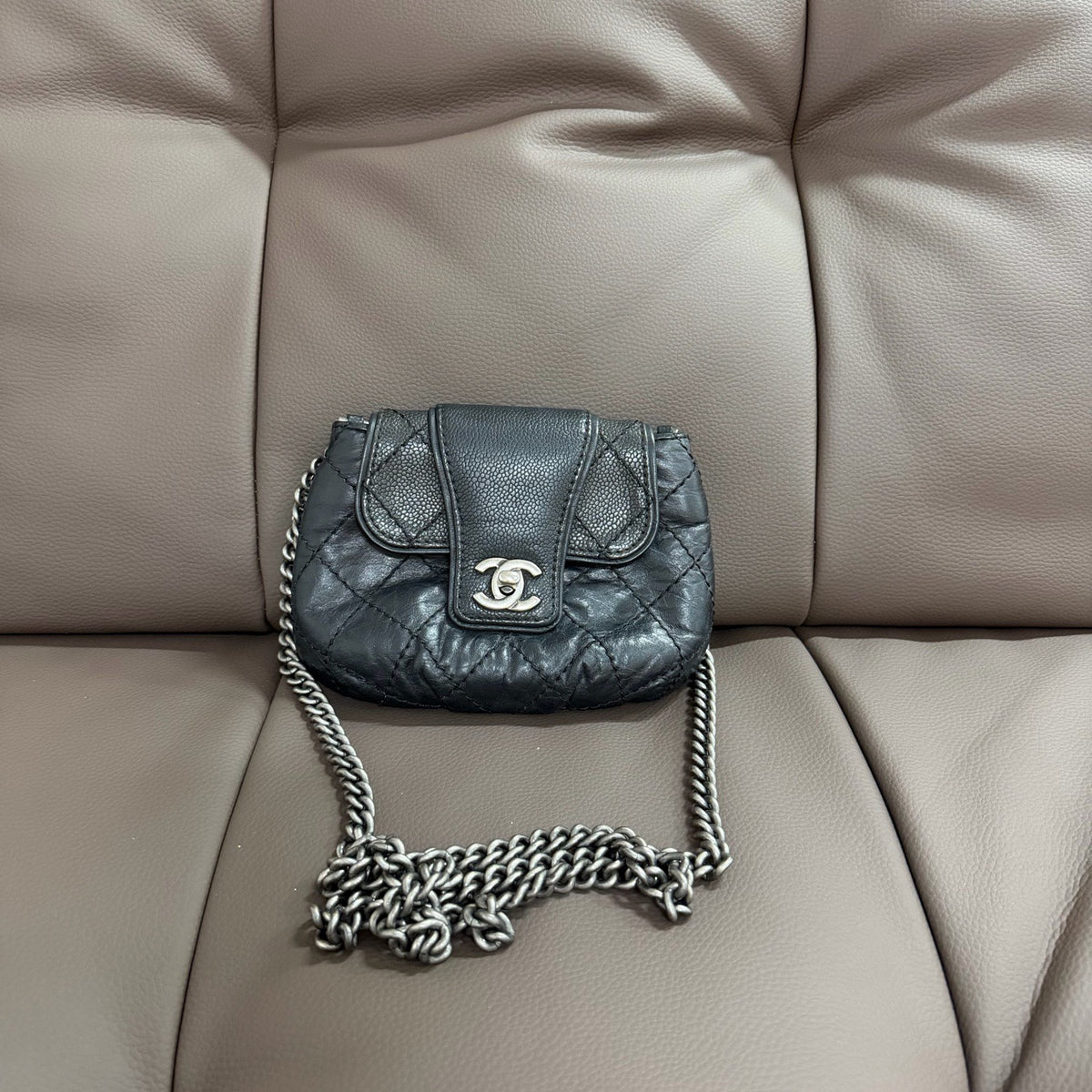 Chanel - Chanel 19 Mini - Leather - Black - (mini)