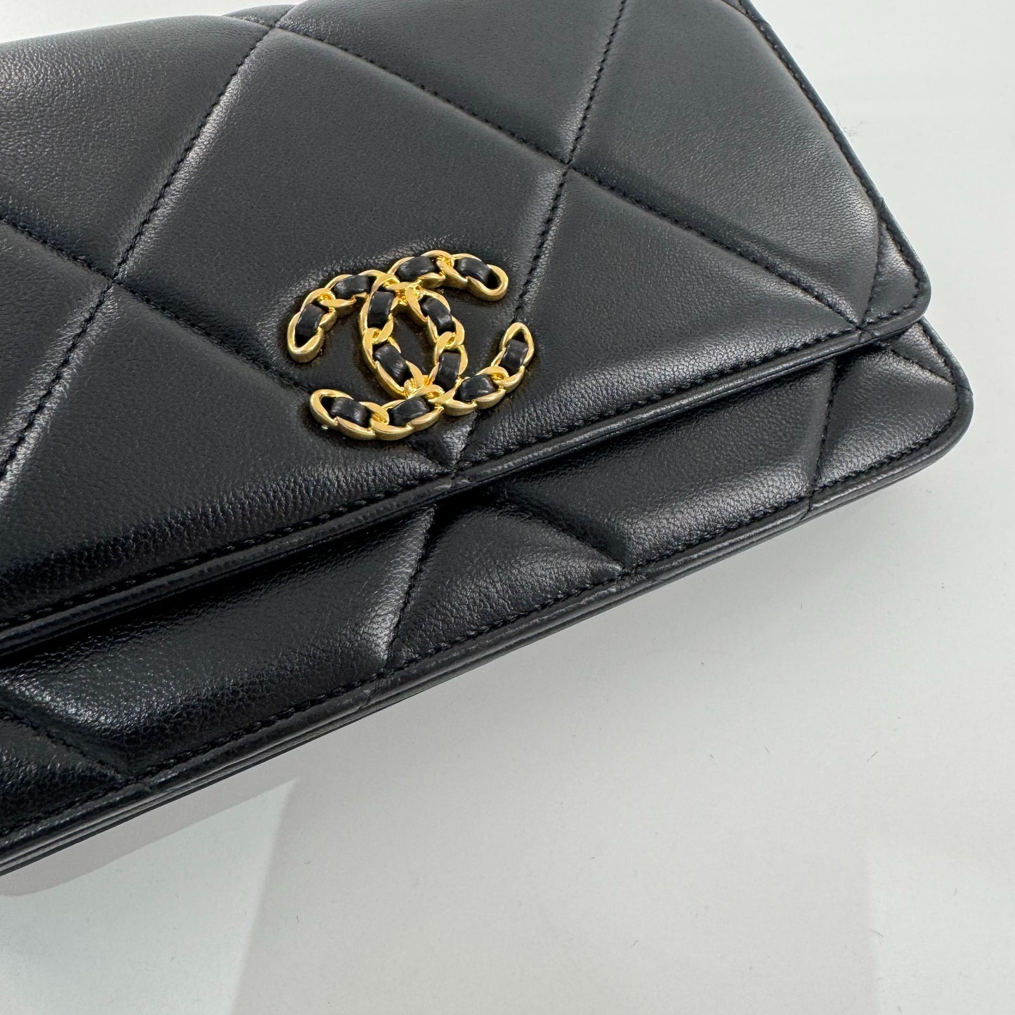 Chanel - Chanel 19 Wallet on Chain (WOC) 22P - Lambskin leather - Black - (mini)