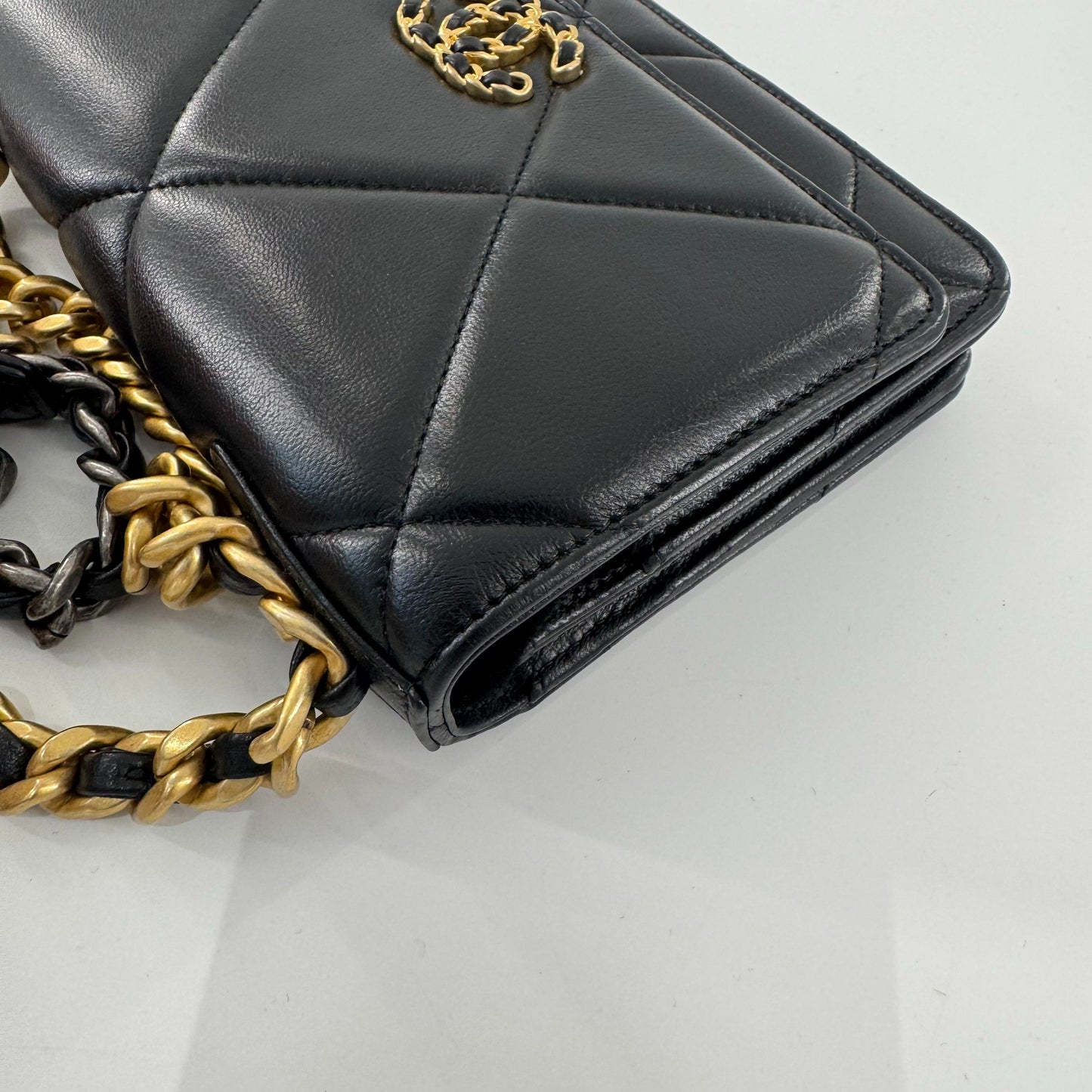 Chanel - Chanel 19 Wallet on Chain (WOC) 22P - Lambskin leather - Black - (mini)
