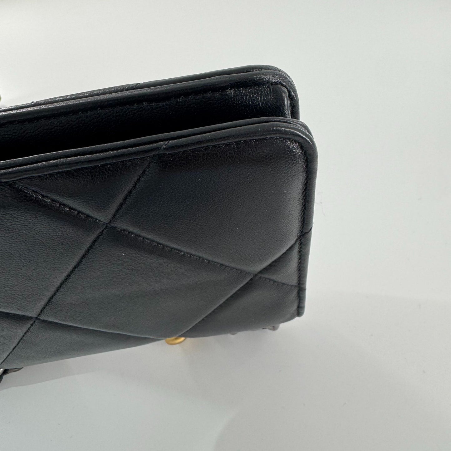 Chanel - Chanel 19 Wallet on Chain (WOC) 22P - Lambskin leather - Black - (mini)