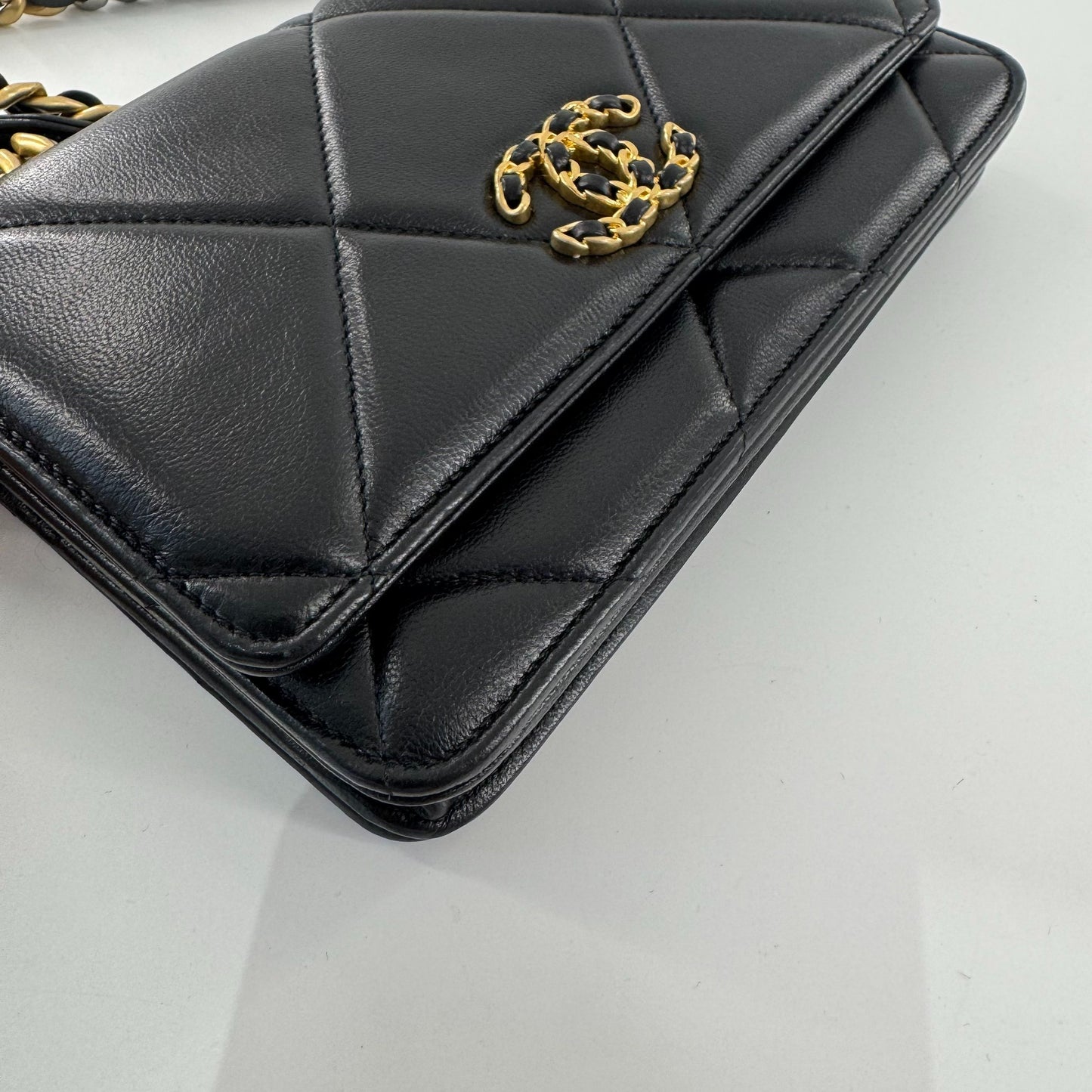 Chanel - Chanel 19 Wallet on Chain (WOC) 22P - Lambskin leather - Black - (mini)