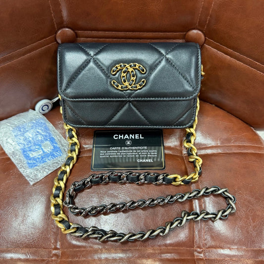 Chanel - Chanel 19 WOC - Leather - Black - (mini)