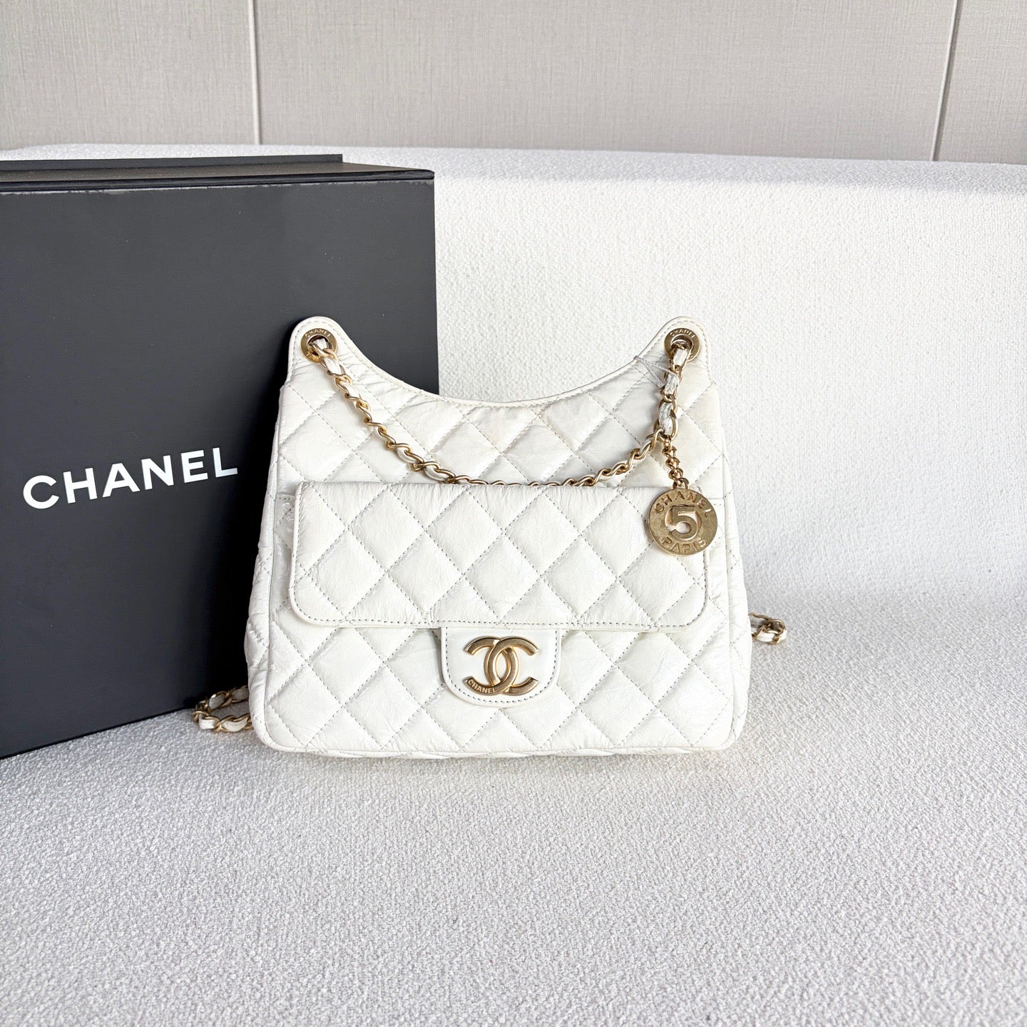 Chanel - Chanel 22 - Leather - White - (medium)