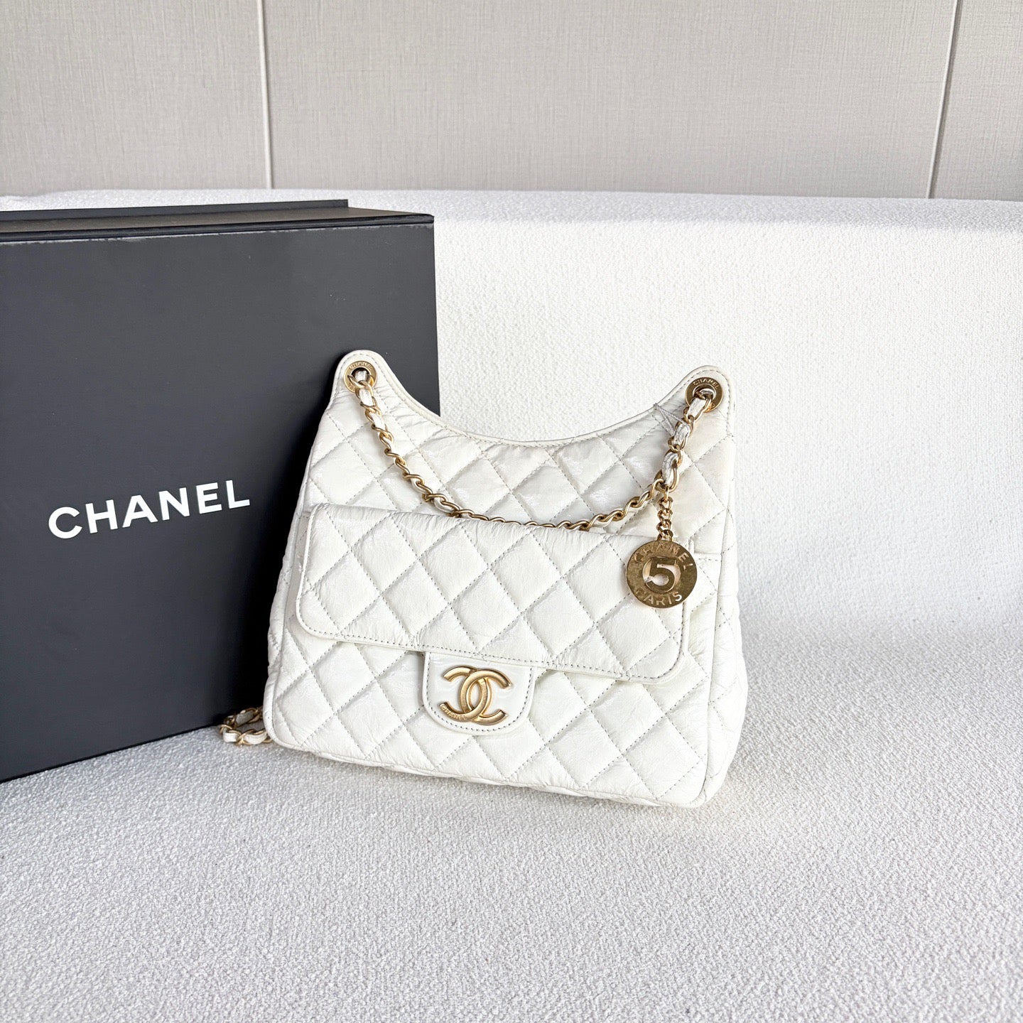 Chanel - Chanel 22 - Leather - White - (medium)