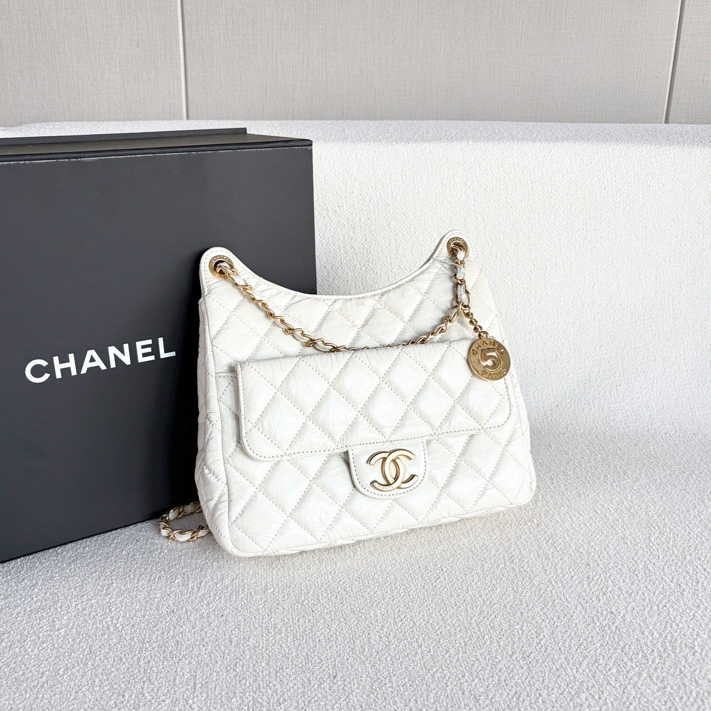 Chanel - Chanel 22 - Leather - White - (medium)