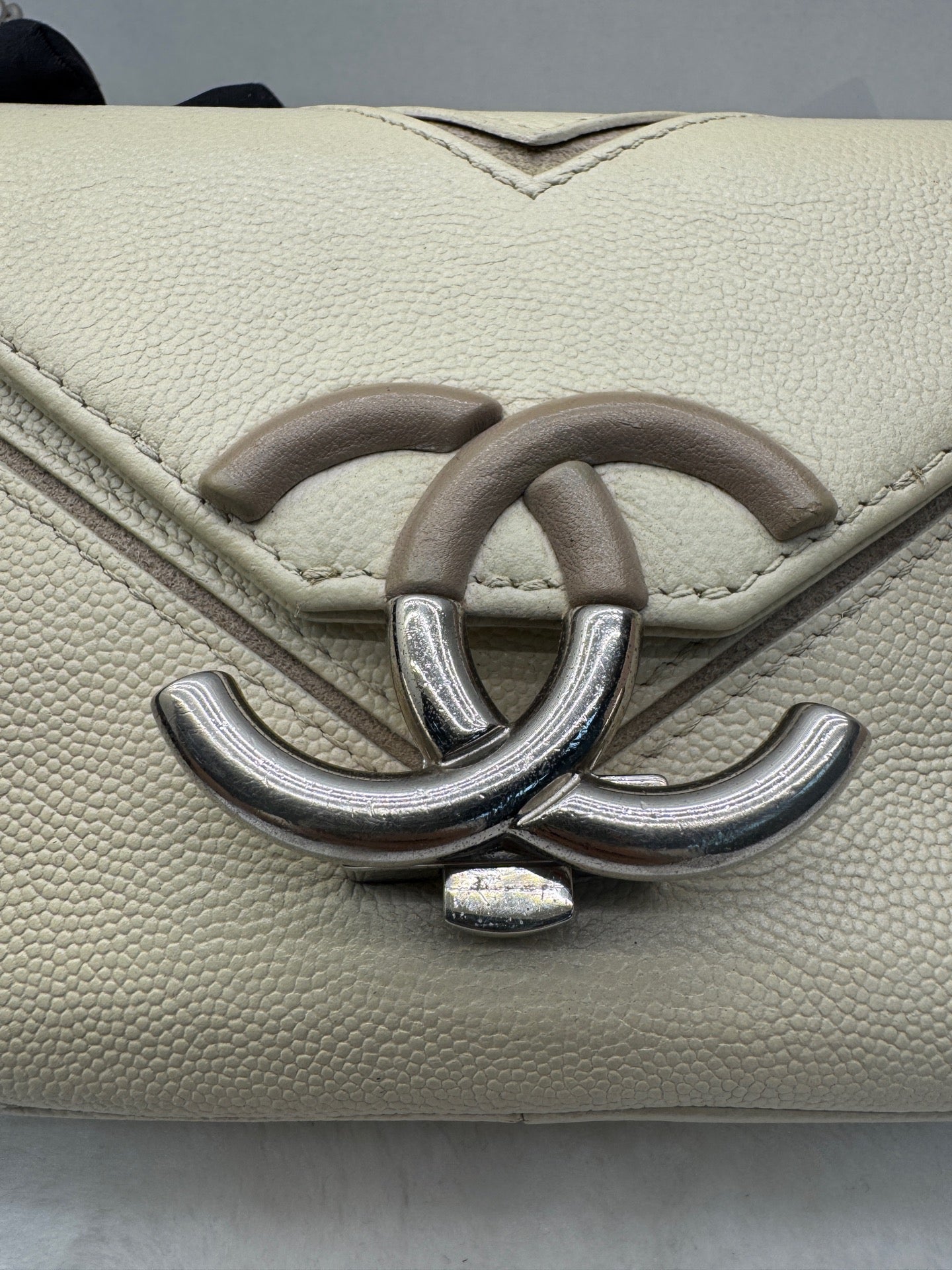 Chanel - Chanel 23 - Calfskin - Beige - (mini)
