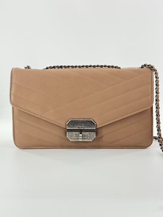 Chanel - Chevron Flap Bag - Pebbled cowhide leather - Beige - (Small)