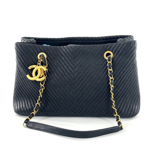 Chanel - Chevron Quilted Tote Bag - Lambskin leather - Black - (Medium)