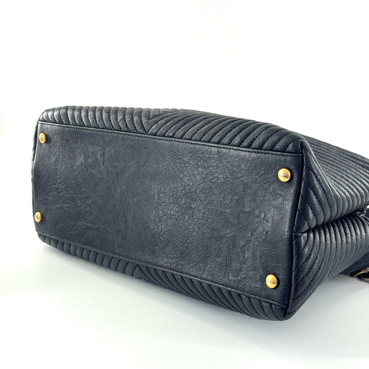 Chanel - Chevron Quilted Tote Bag - Lambskin leather - Black - (Medium)