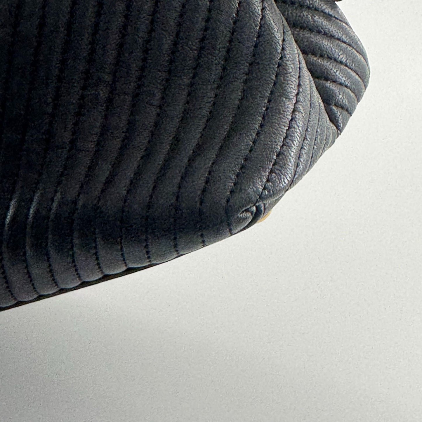 Chanel - Chevron Quilted Tote Bag - Lambskin leather - Black - (Medium)