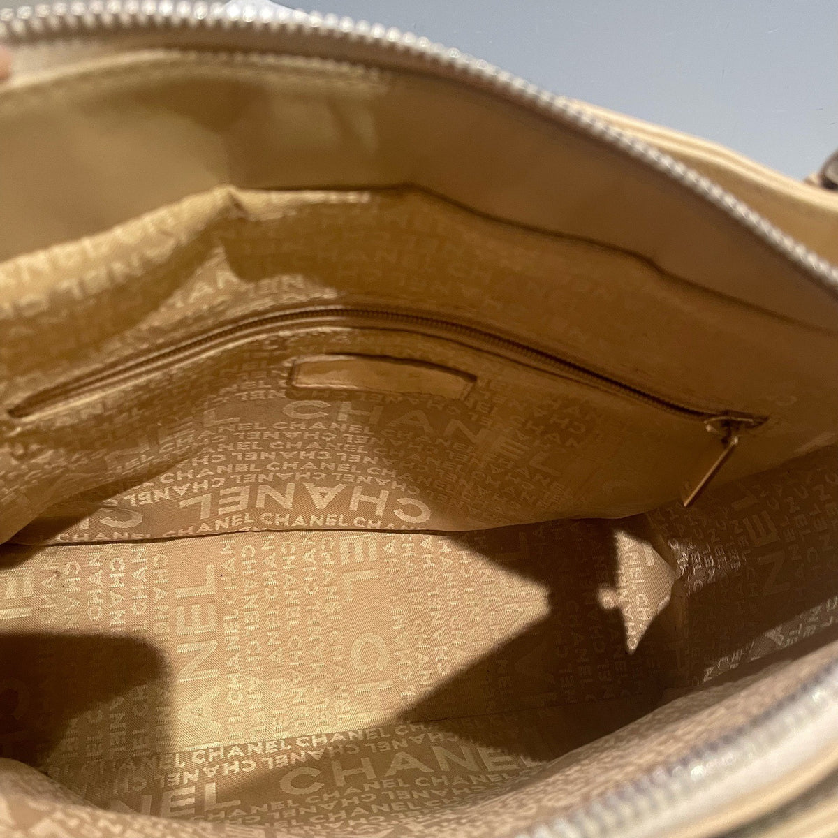 Chanel - Chocolate Bar - Leather - Beige - (Medium)