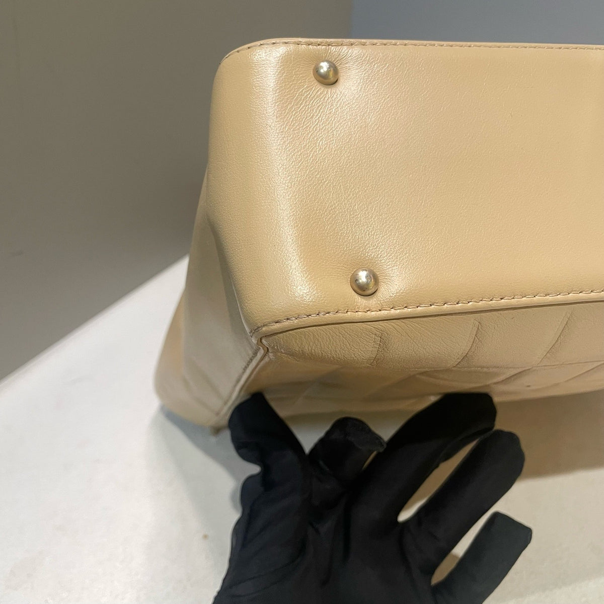 Chanel - Chocolate Bar - Leather - Beige - (Medium)